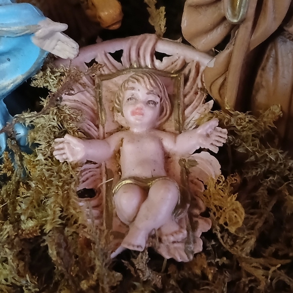 Vintage Italian Nativity Creche Manger Set - Picture 7 of 16